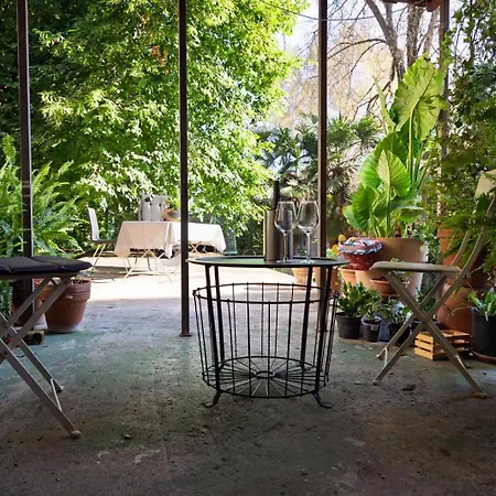 Minimalist Escape With Lush Terrace ספליט