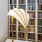 Minimalist Escape With Lush Terrace * سبليت