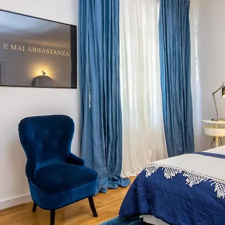 Minimalist Hidden Gem Spacious Flat In Center