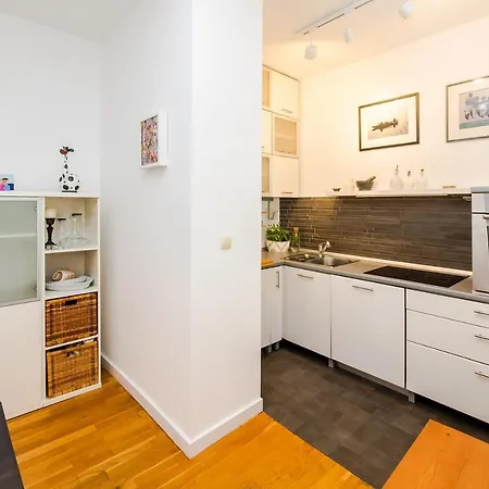 Minimalist Hidden Gem Spacious Flat In Center