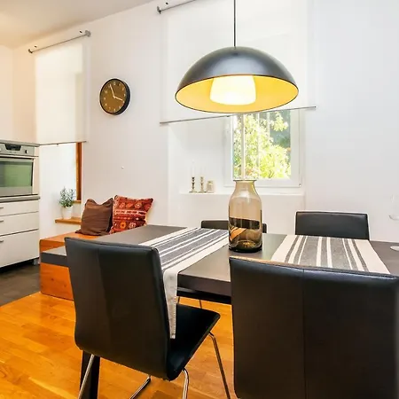 Minimalist Hidden Gem Spacious Flat In Center Apartment Split