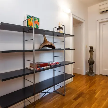 Appartement Minimalist Escape With Lush Terrace *